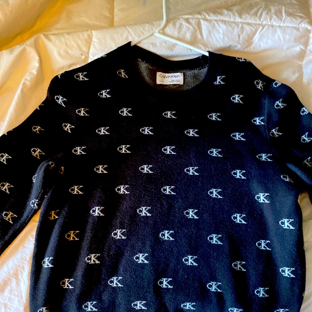 Calvin Klein small long sleeve quality fabric.